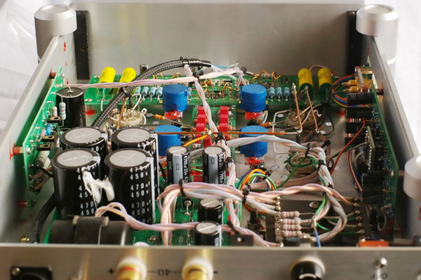 Inside the StereoKnight M75 mono block tube amplifier