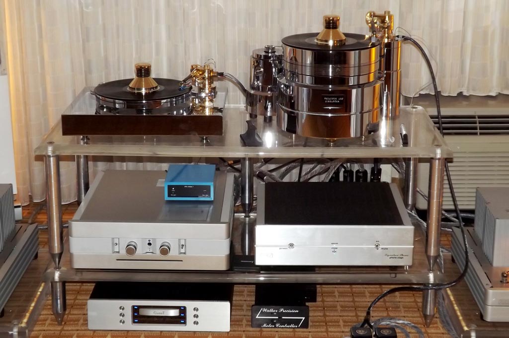 NAT amplifier, preamplifier, and phono stage at RMAF 2013