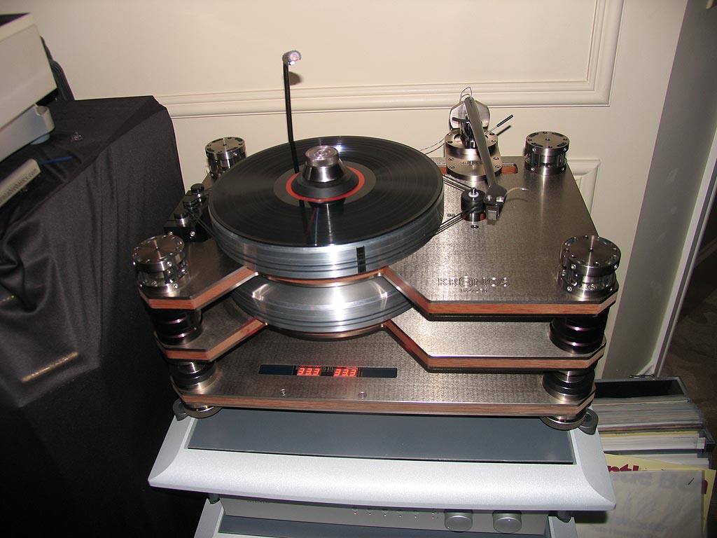 Kronos turntable paired with the Black Beauty tonearm