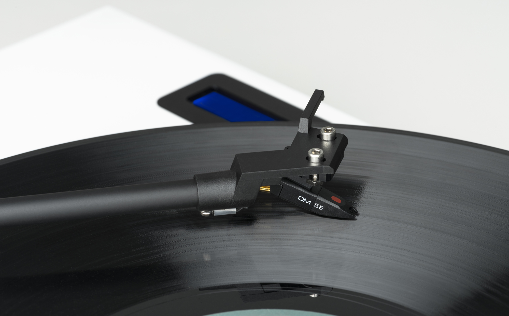 Pro-Ject Audio Jukebox E Bluetooth integrated turntable system Review -  Dagogo